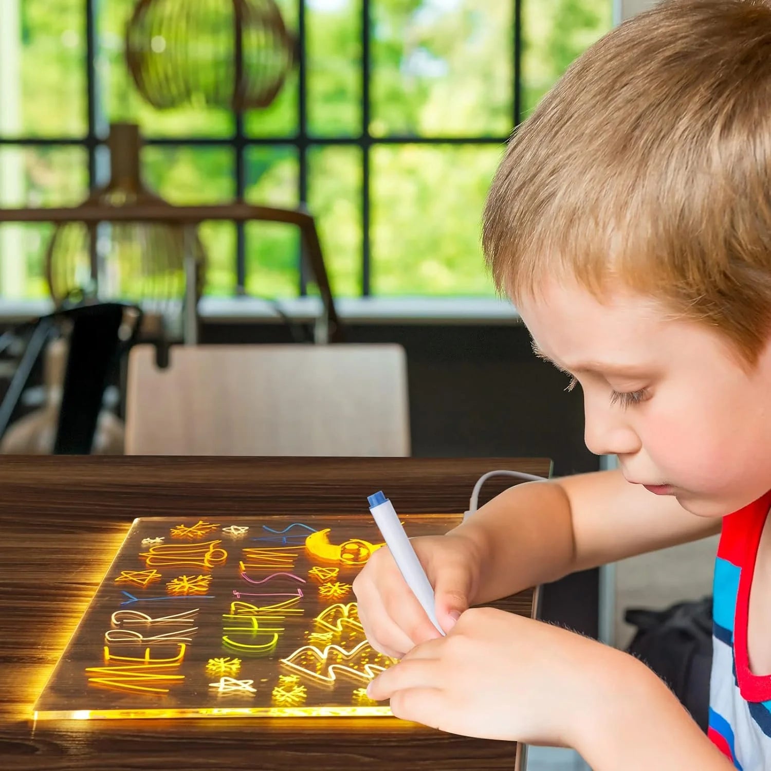 DoodleGlow™ - ¡Se acabó el desorden y el estrés! ¡Creatividad sin suciedad para tu hijo!